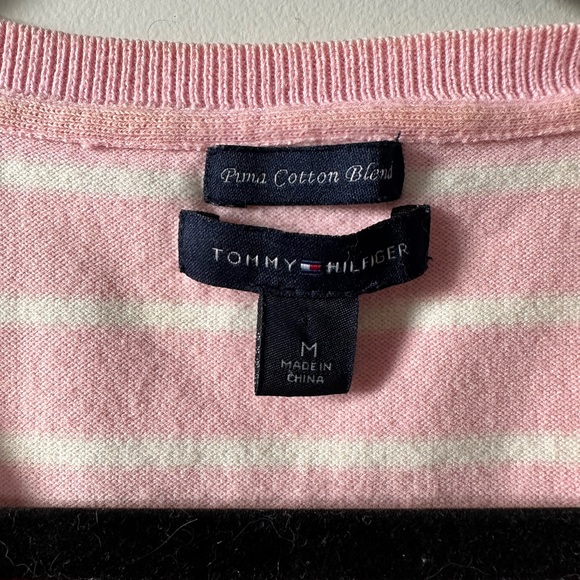 TOMMY HILFIGER SIZE MEDIUM SWEATER - Picture 6 of 6